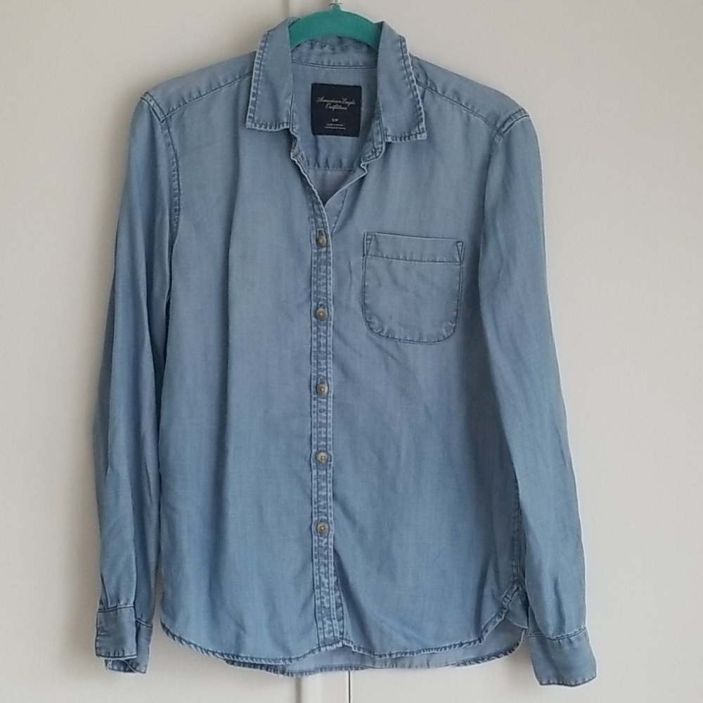 2/$30 American Eagle super soft chambray top